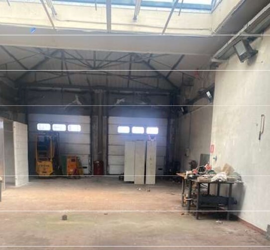 Capannone con terrazzo in via trieste 4, Follo