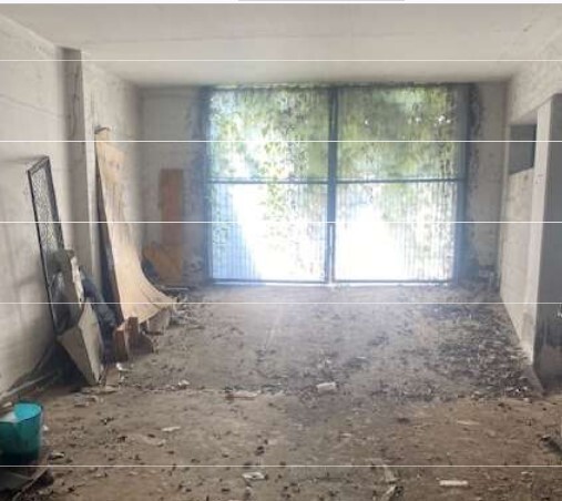 Capannone con terrazzo in via trieste 4, Follo