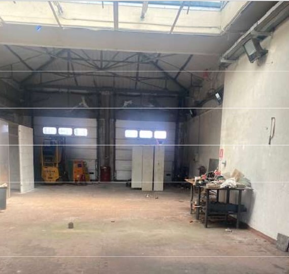 Capannone con terrazzo in via trieste 4, Follo