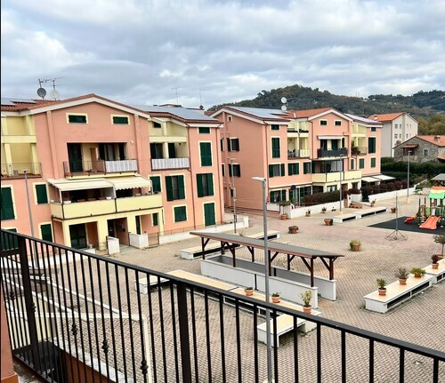 Quadrilocale con terrazzo in via g. spadoni 14, Santo Stefano di Magra