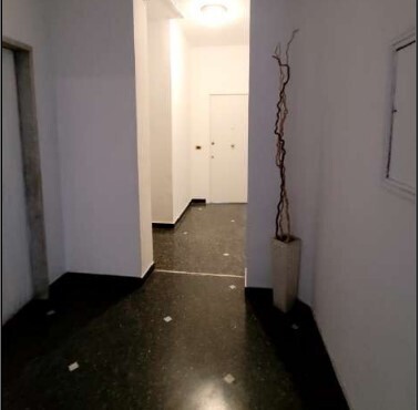 Ufficio da ristrutturare in via san luca 4/13, Genova