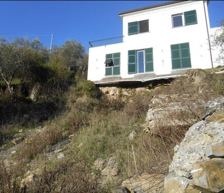 Villa con giardino in via iv novembre snc, Leivi