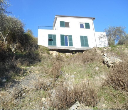 Villa con giardino in via iv novembre snc, Leivi