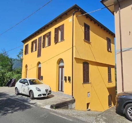 Casa indipendente con terrazzo in via aldo moro 22, Follo