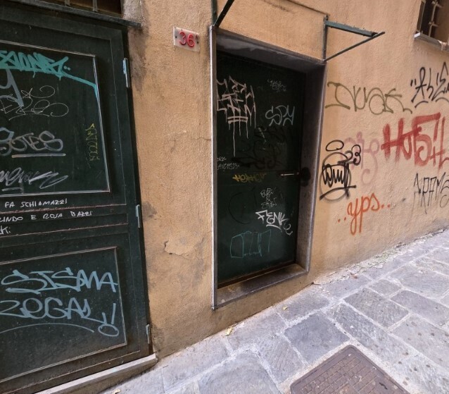 Magazzino da ristrutturare in vico delle carabaghe 36a/r, Genova