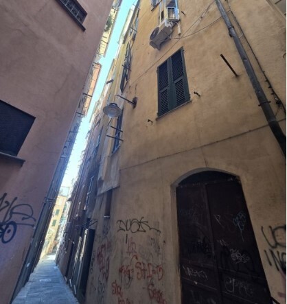 Magazzino da ristrutturare in vico delle carabaghe 36a/r, Genova