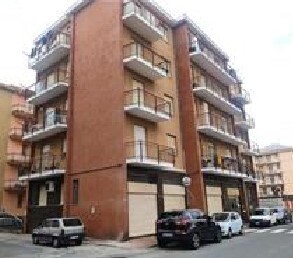 Locale commerciale da ristrutturare in via cirano bellotto 21r, Quiliano
