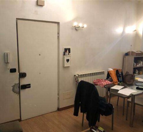 Trilocale da ristrutturare in via delle gavette 39/10, Genova