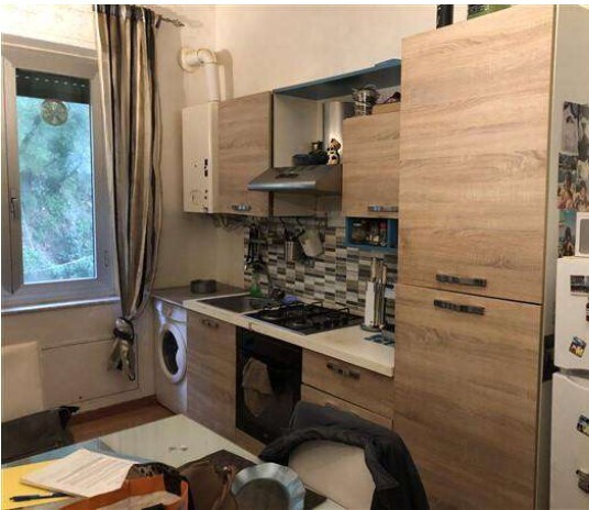 Trilocale da ristrutturare in via delle gavette 39/10, Genova