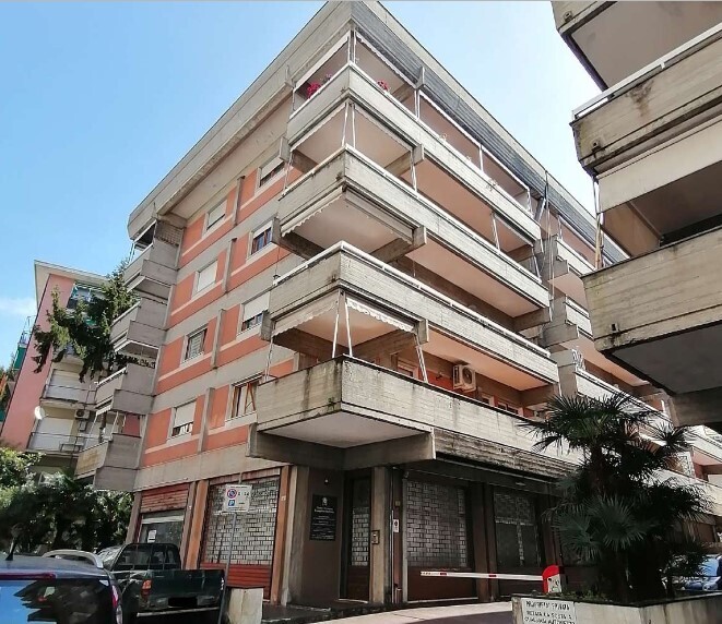 Quadrilocale con giardino in via nino bixio 10/2, Rapallo
