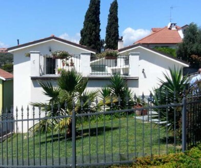 Villa con giardino in via privata altamira 16/a, Imperia