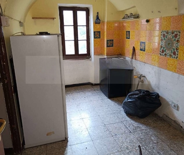 Appartamento con terrazzo in via genova 14, Vallebona