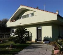 Trilocale con giardino in via bulasce 23, Loano