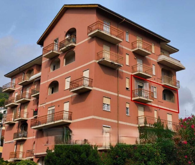 Trilocale da ristrutturare in via santa matilde 6, Andora