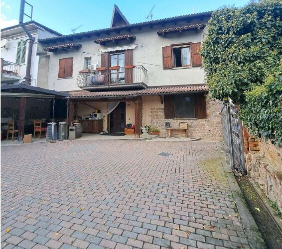 Villa con giardino in via della repubblica 23, Incisa Scapaccino