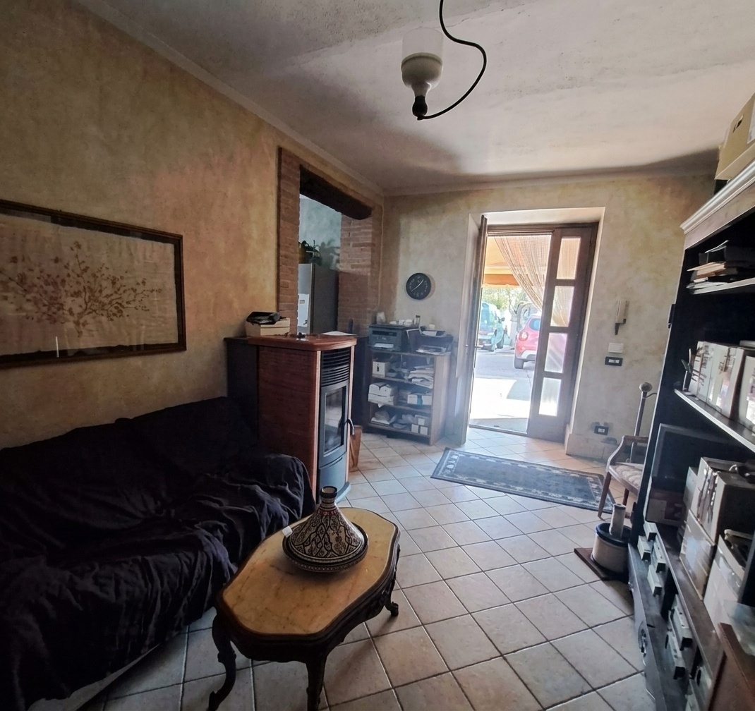 Villa con giardino in via della repubblica 23, Incisa Scapaccino