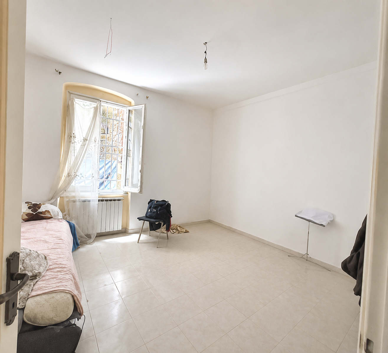 Trilocale con terrazzo in via venezia 21/5, Genova