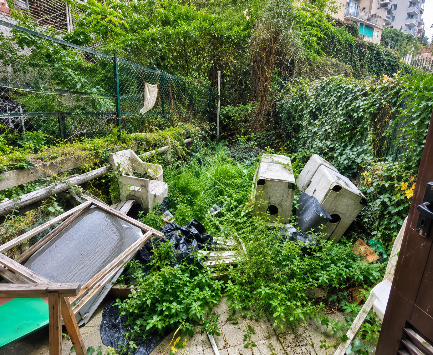 Trilocale da ristrutturare in salita san nicolosio 8, Genova