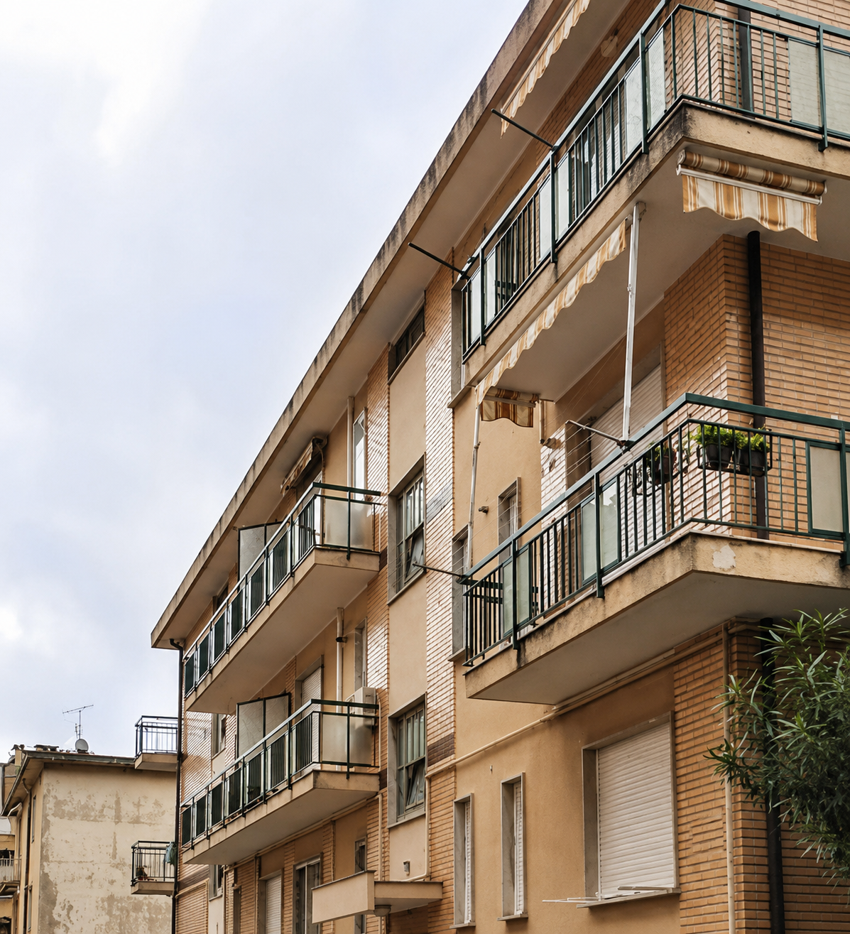 Trilocale da ristrutturare in via francia 28/4, Spotorno