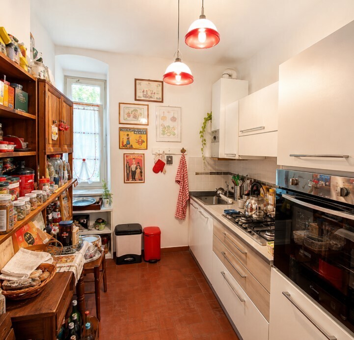 Appartamento da ristrutturare in via assarotti 26/1, Genova