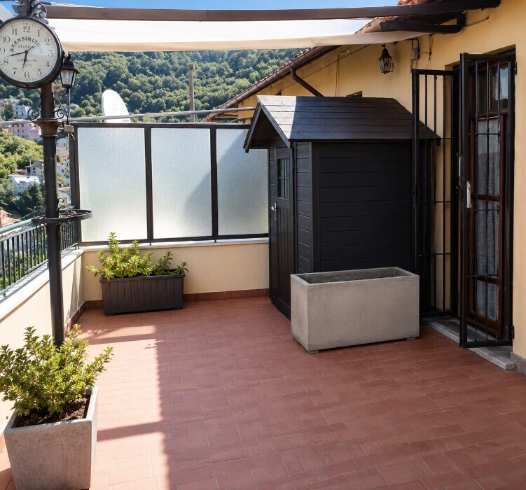 Quadrilocale con terrazzi in via dei giustiniani 45/2, Recco