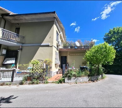 Appartamento con terrazzo in via montelungo 2, Genova