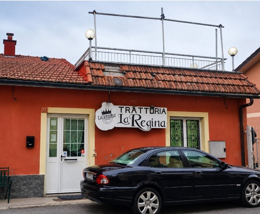 Locale commerciale con terrazzo in via g. b. cevasco 59, Bargagli