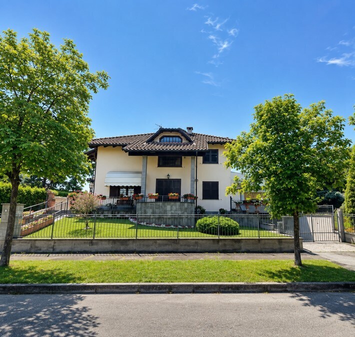 Villa con giardino in viale caduti di nassiriya 6, Novi Ligure