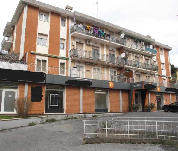 Locale commerciale in vendita in via privata don mario bordo 9, Serra Ricc�