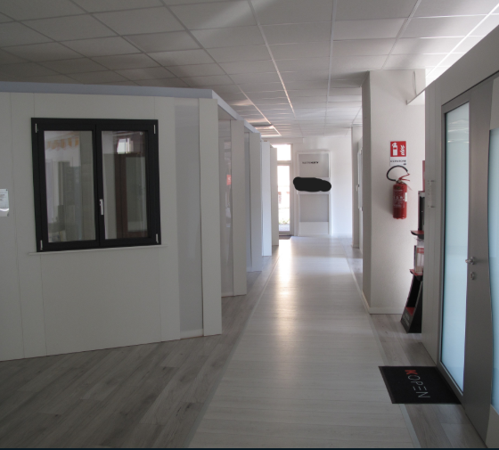 Locale commerciale in vendita in via privata don mario bordo 9, Serra Ricc�
