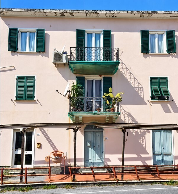 Trilocale con giardino in via fratelli canepa 102/1, Serra Ricc�