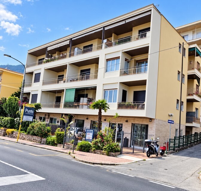 Trilocale con terrazzo in corso regina margherita 196/9, Ospedaletti