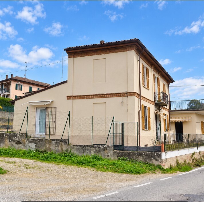 Villa con giardino in via della chiesa 2-2/a, Alessandria