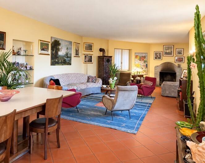 Villa con giardino in strada del mainero 126, Torino