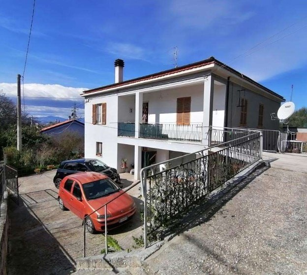 Villa in vendita con giardino a Chieti in strada mucci 13, 9 locali, 283 mq  #finsubito richiedi mutuo fino 100%