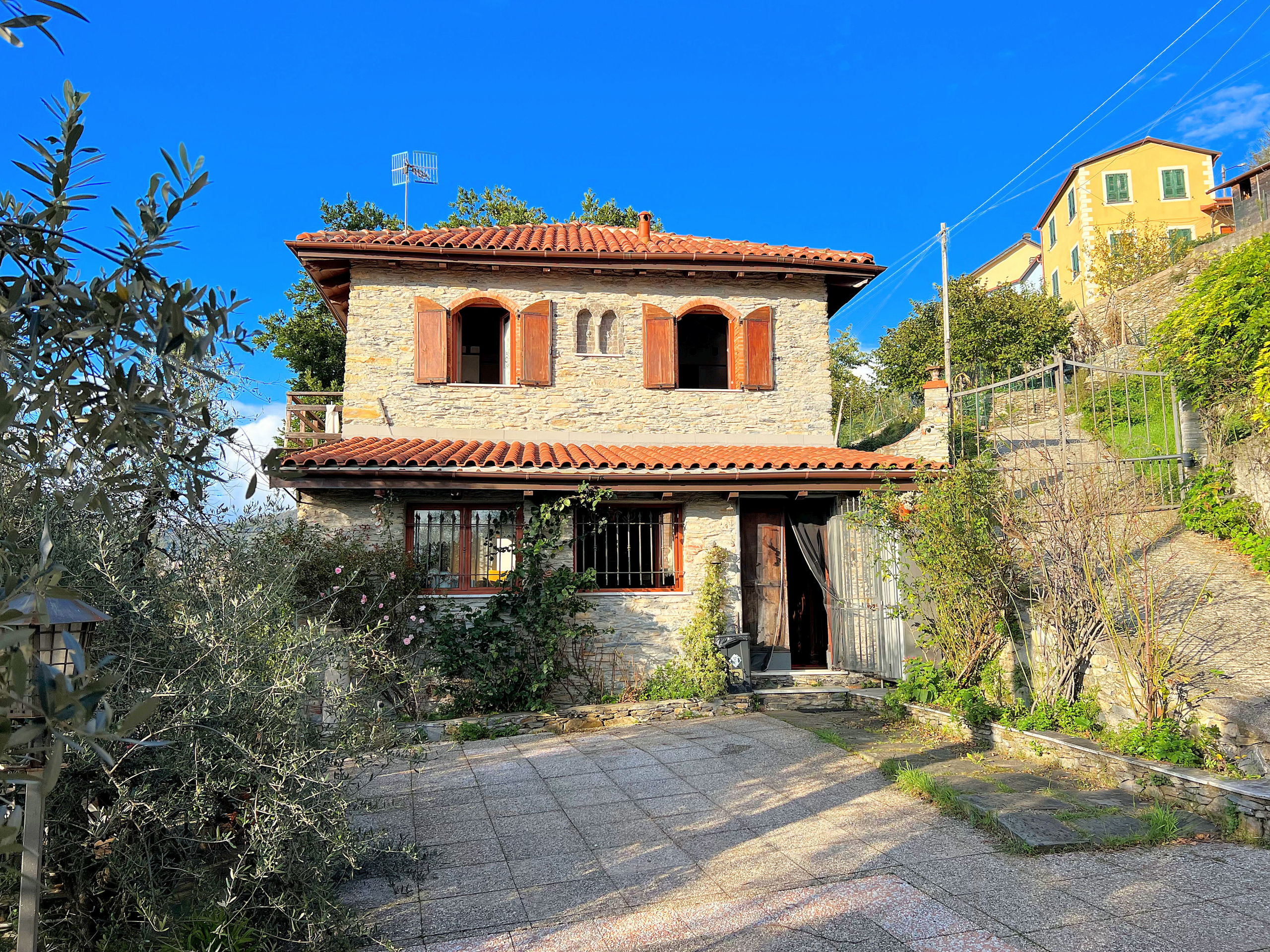 Casa indipendente con giardino in via pietrafitta 23, Avegno