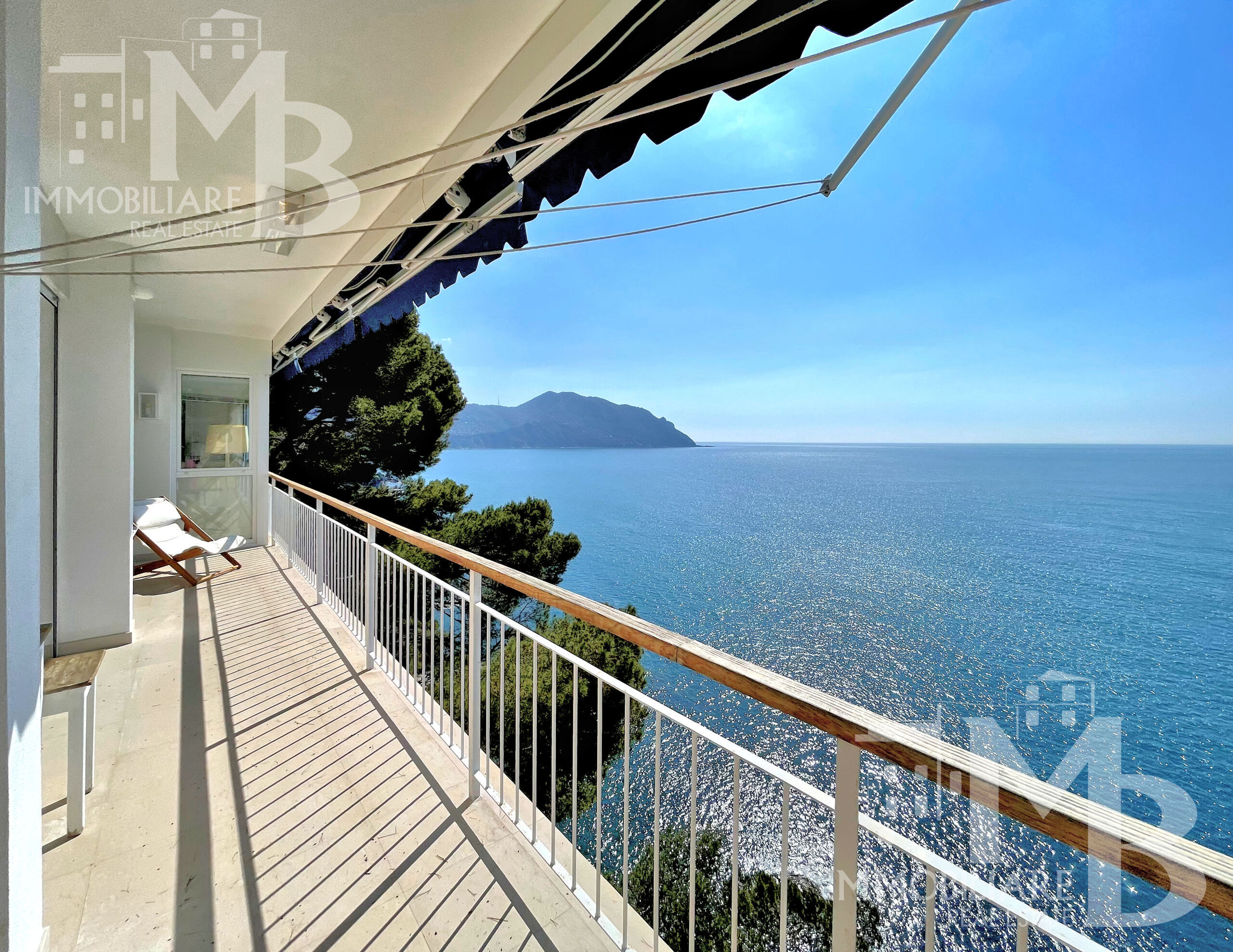 Attico con terrazzo in via alla torre 2, Sori