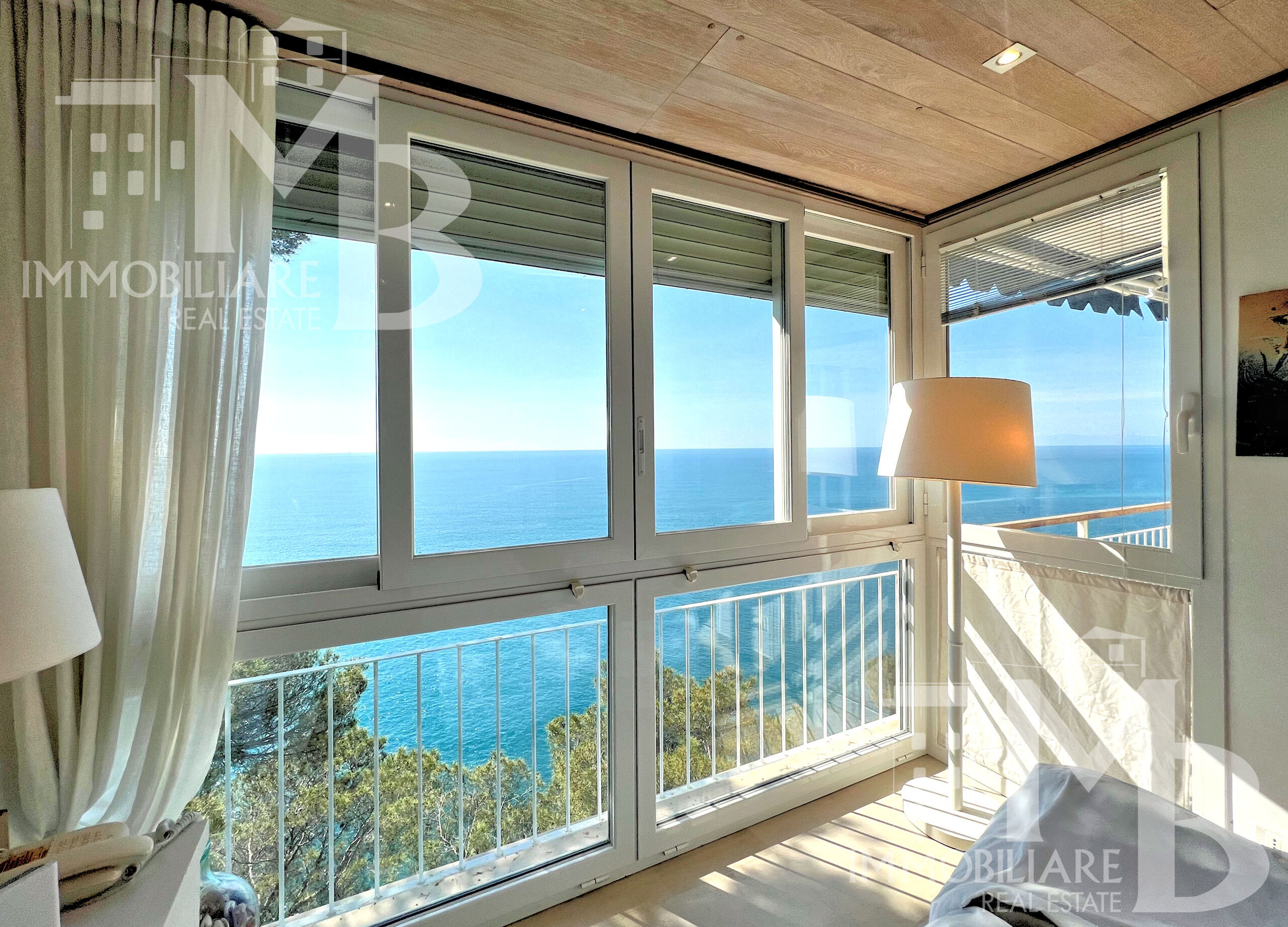 Attico con terrazzo in via alla torre 2, Sori