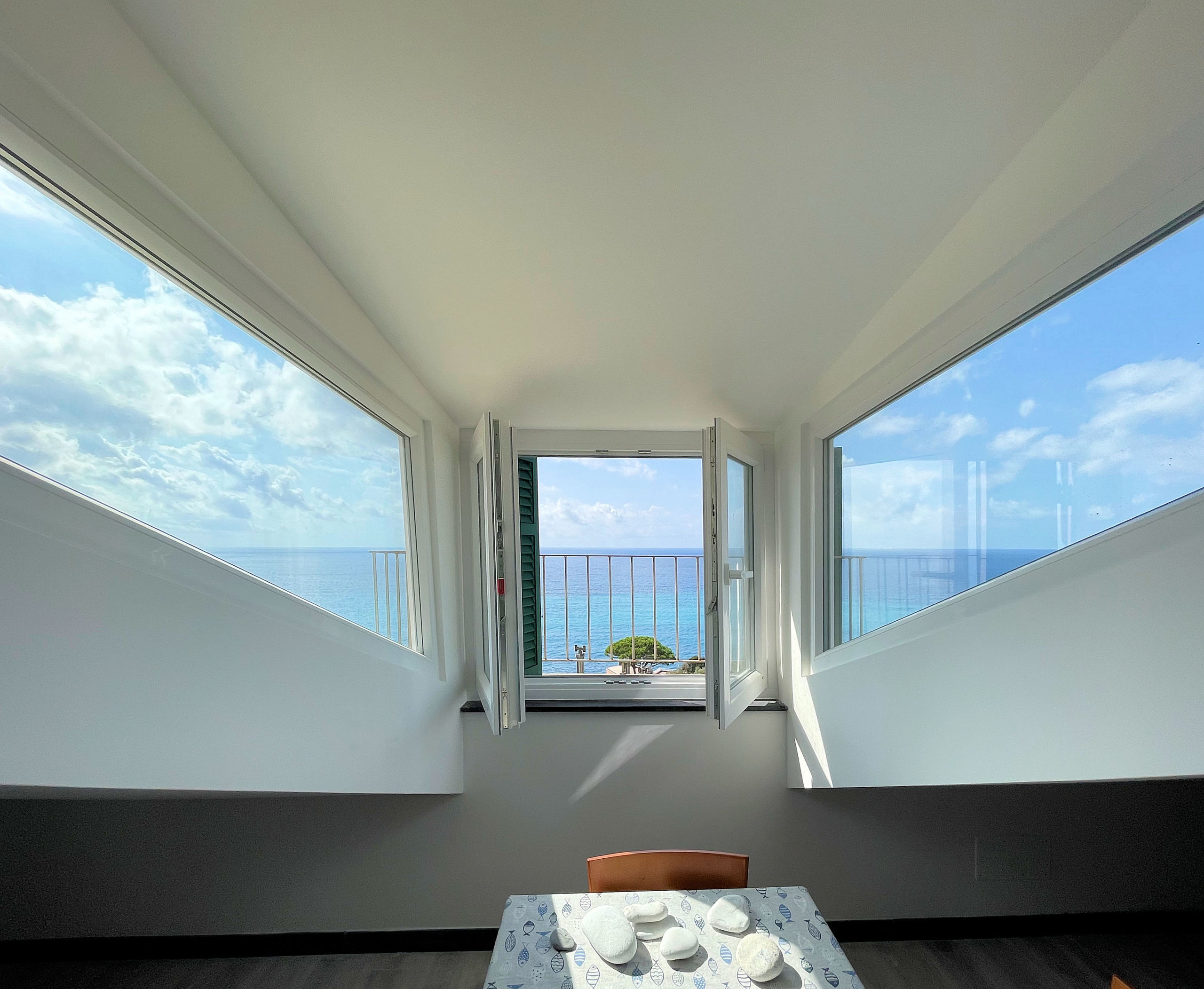 Mansarda vista mare in via f. crispi 12, Sori