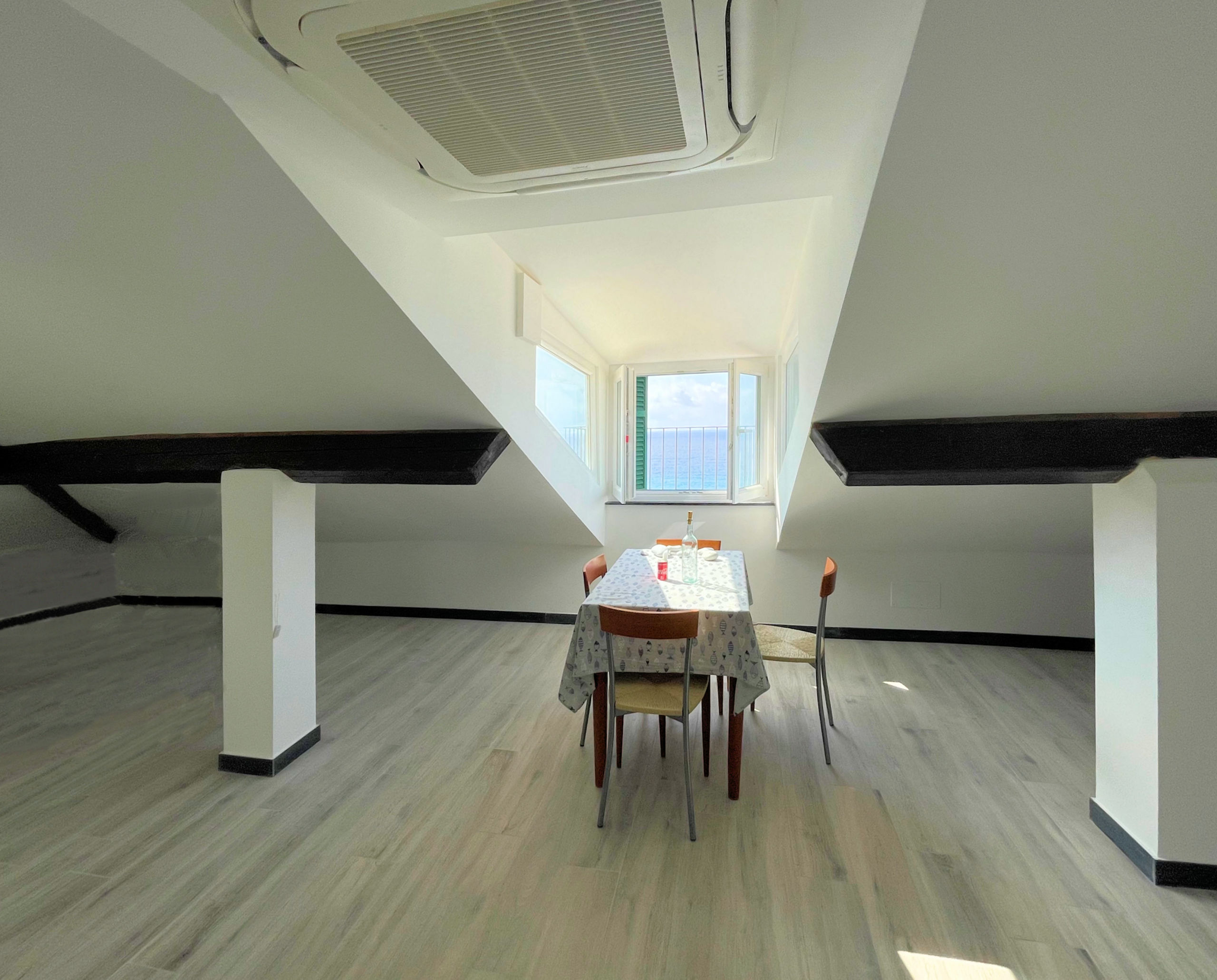 Mansarda vista mare in via f. crispi 12, Sori