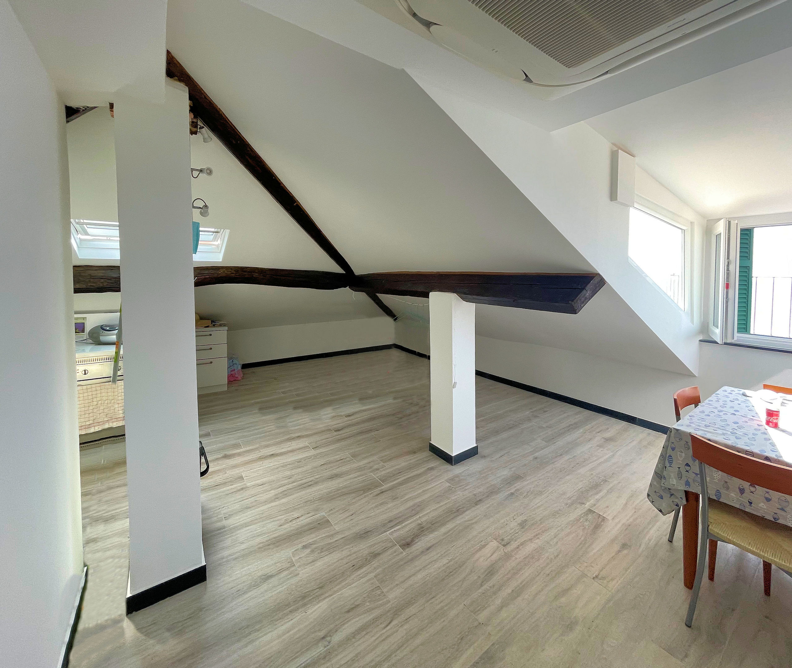 Mansarda vista mare in via f. crispi 12, Sori