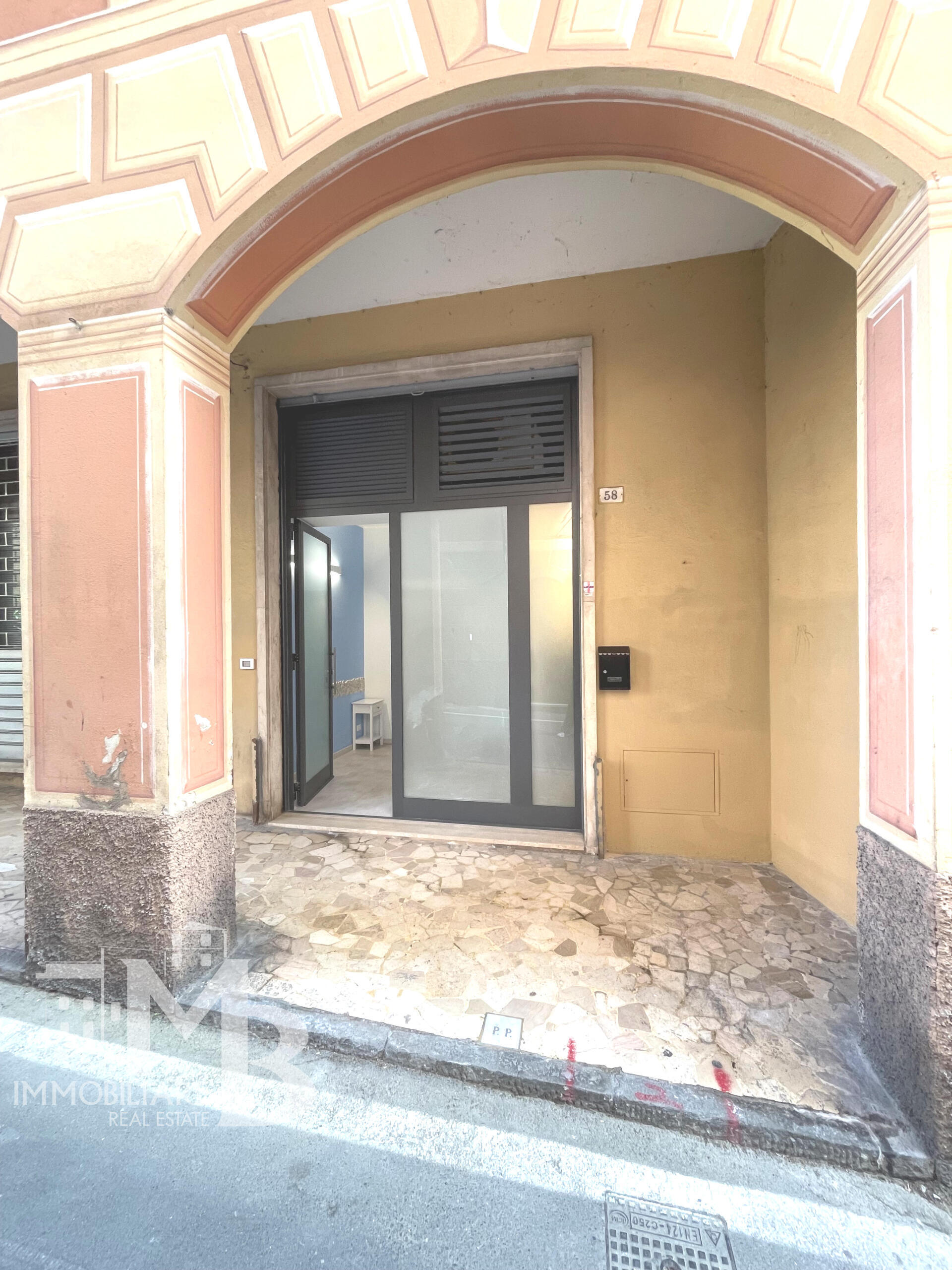Locale commerciale nuova in via piero schiaffino 58, Camogli