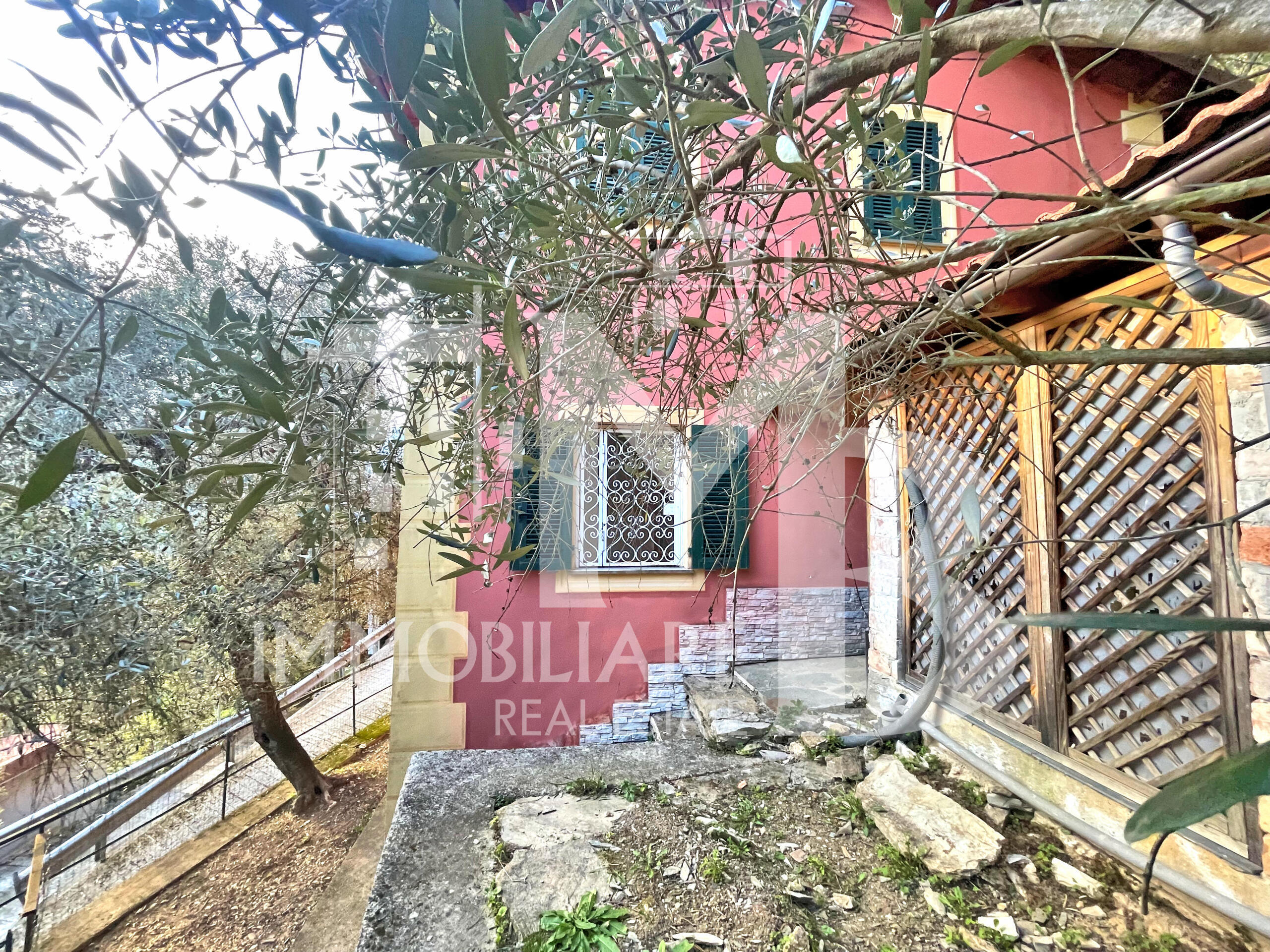 Trilocale con giardino in via del camoglino 6, Avegno