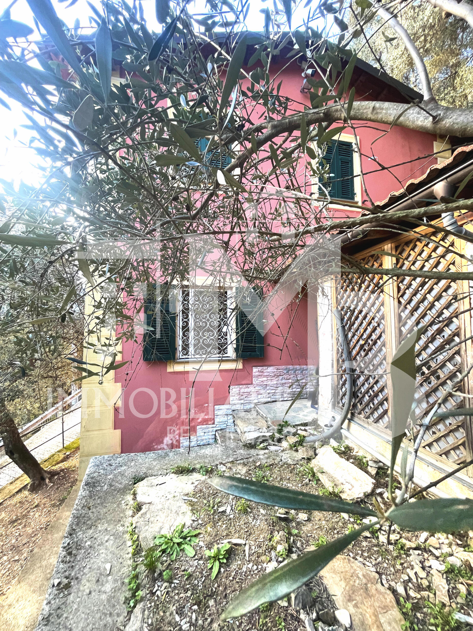 Trilocale con giardino in via del camoglino 6, Avegno