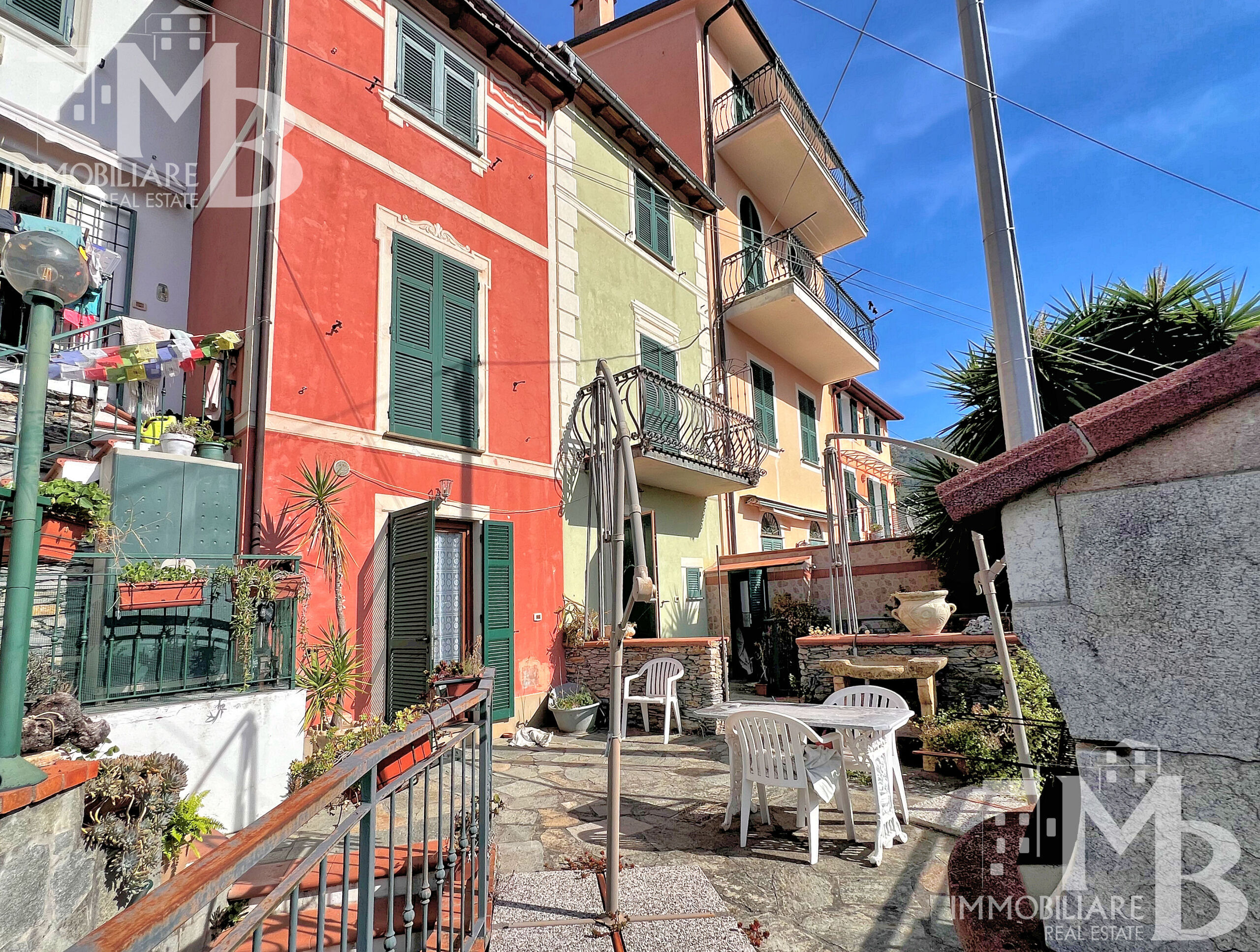 Villetta a schiera con terrazzo in passo soprano 7, Avegno
