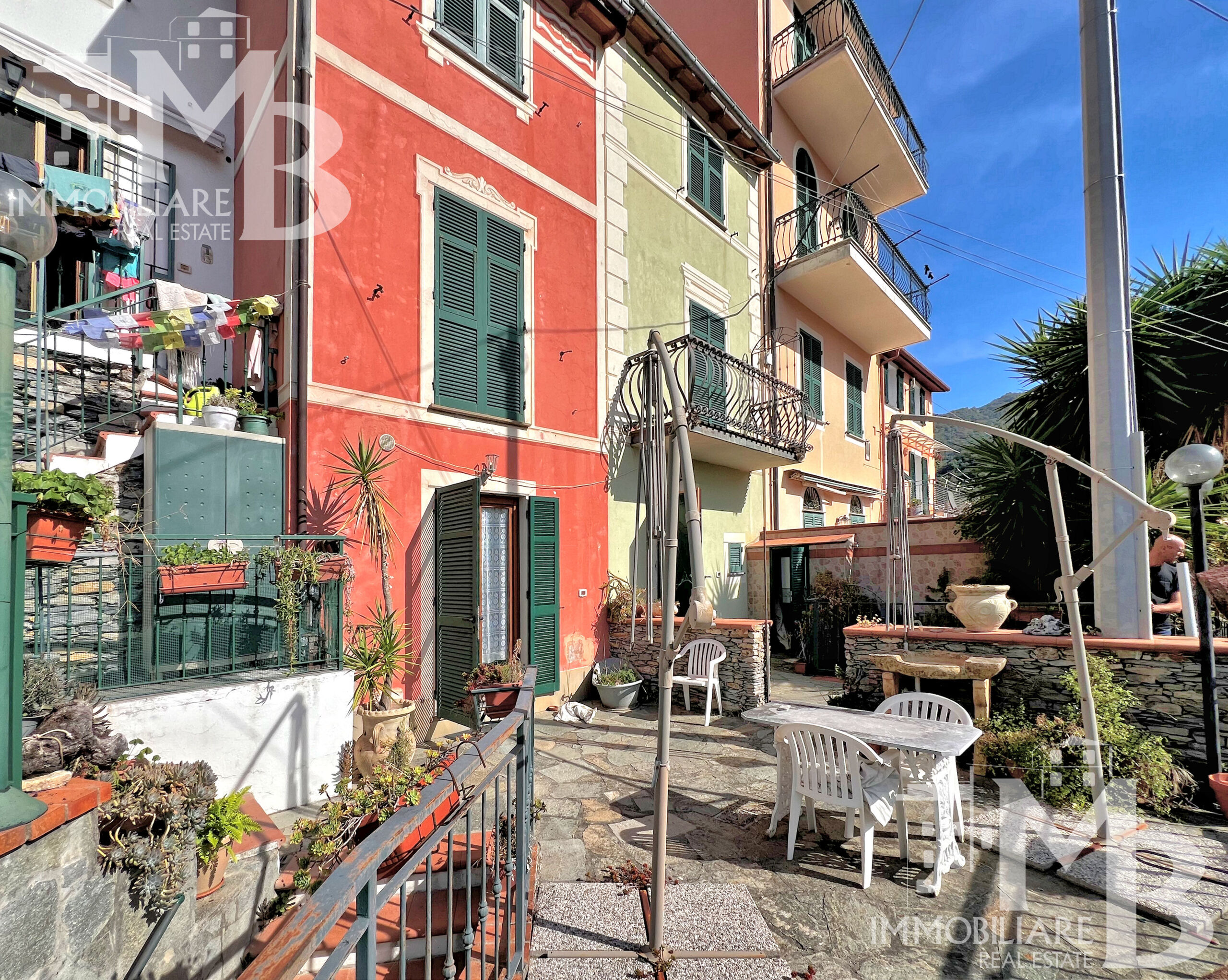 Villetta a schiera con terrazzo in passo soprano 7, Avegno