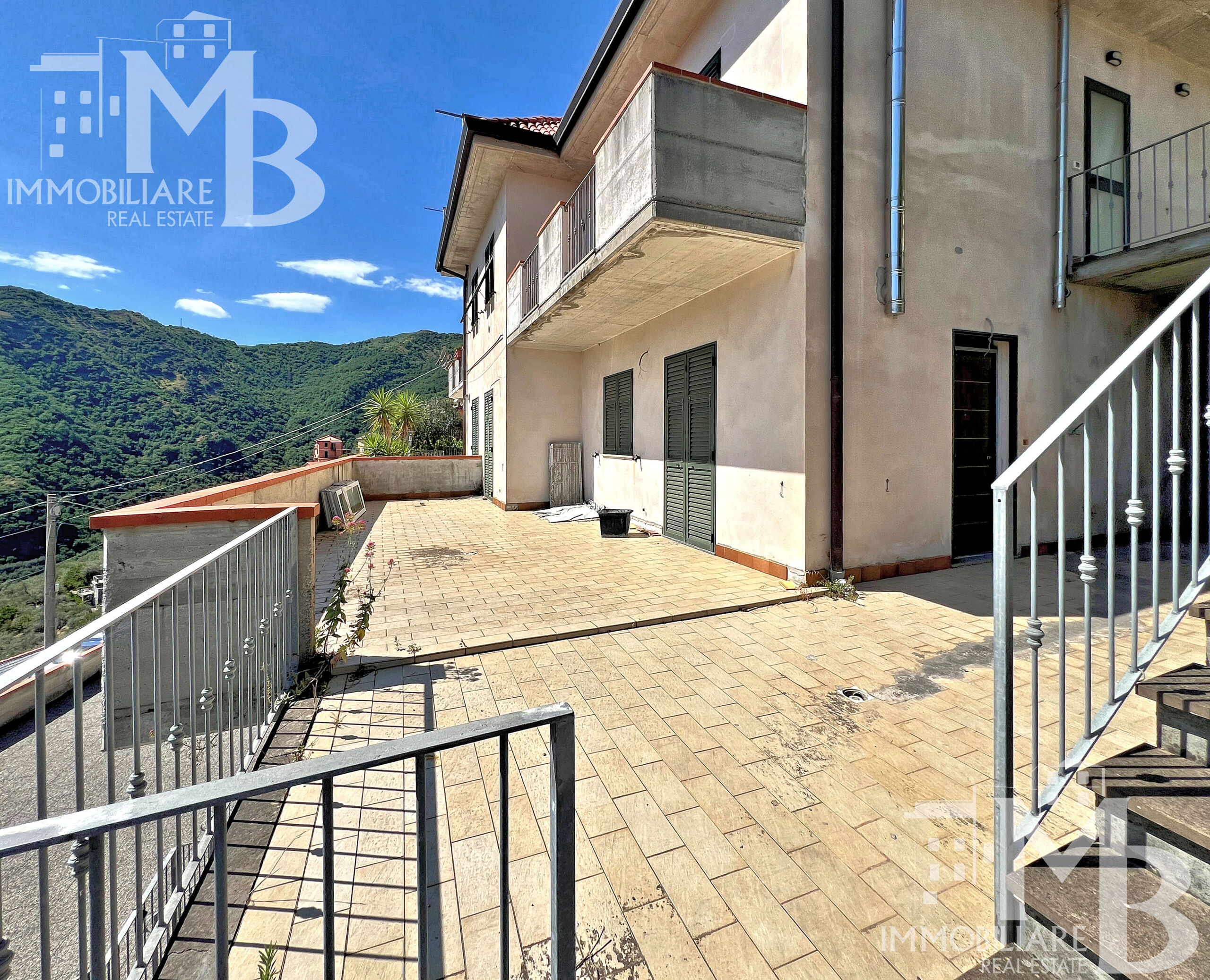 Trilocale con terrazzo in via serro antico 52, Avegno