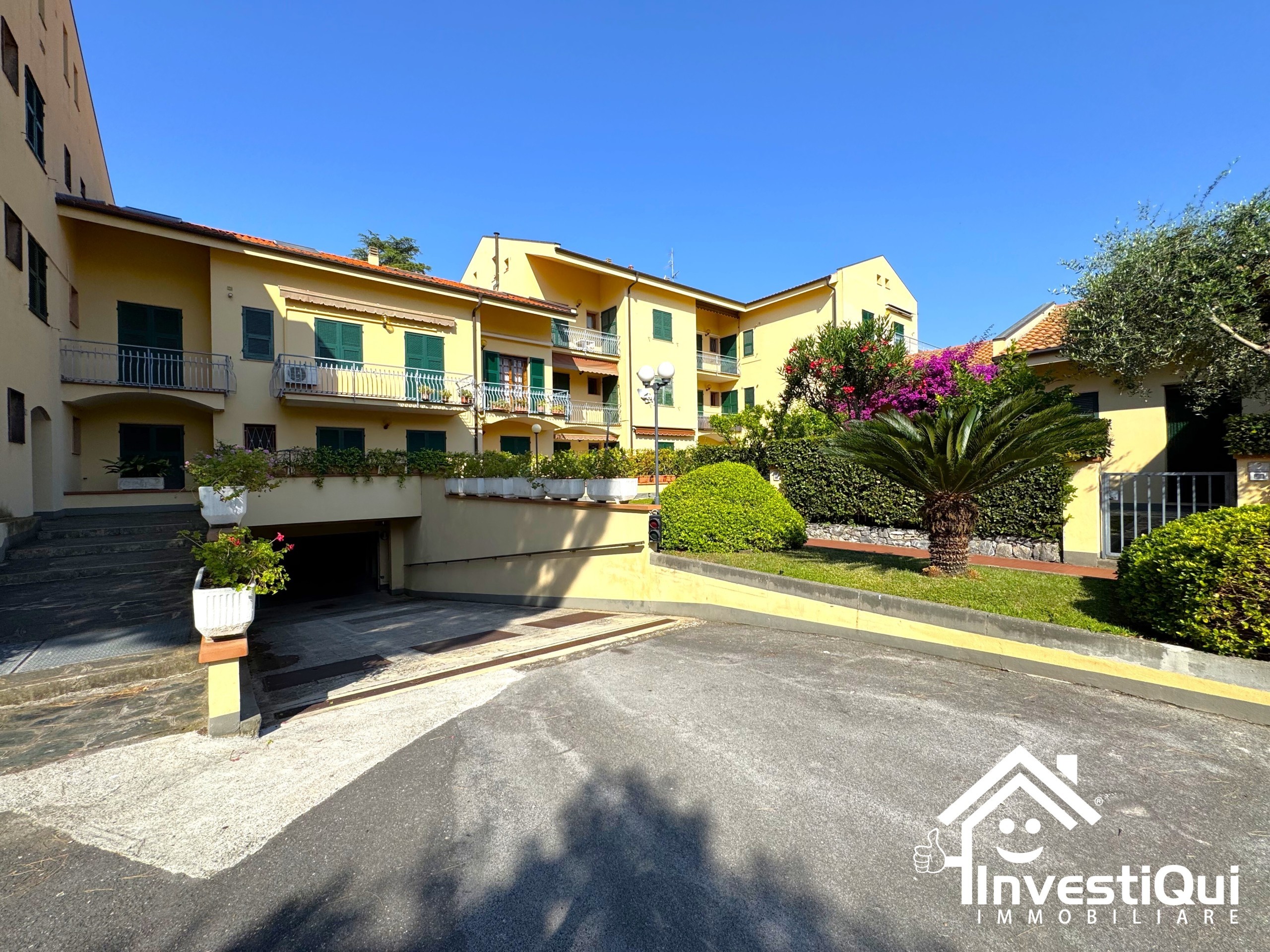 Trilocale con box in via san domenico 11, Pietra Ligure