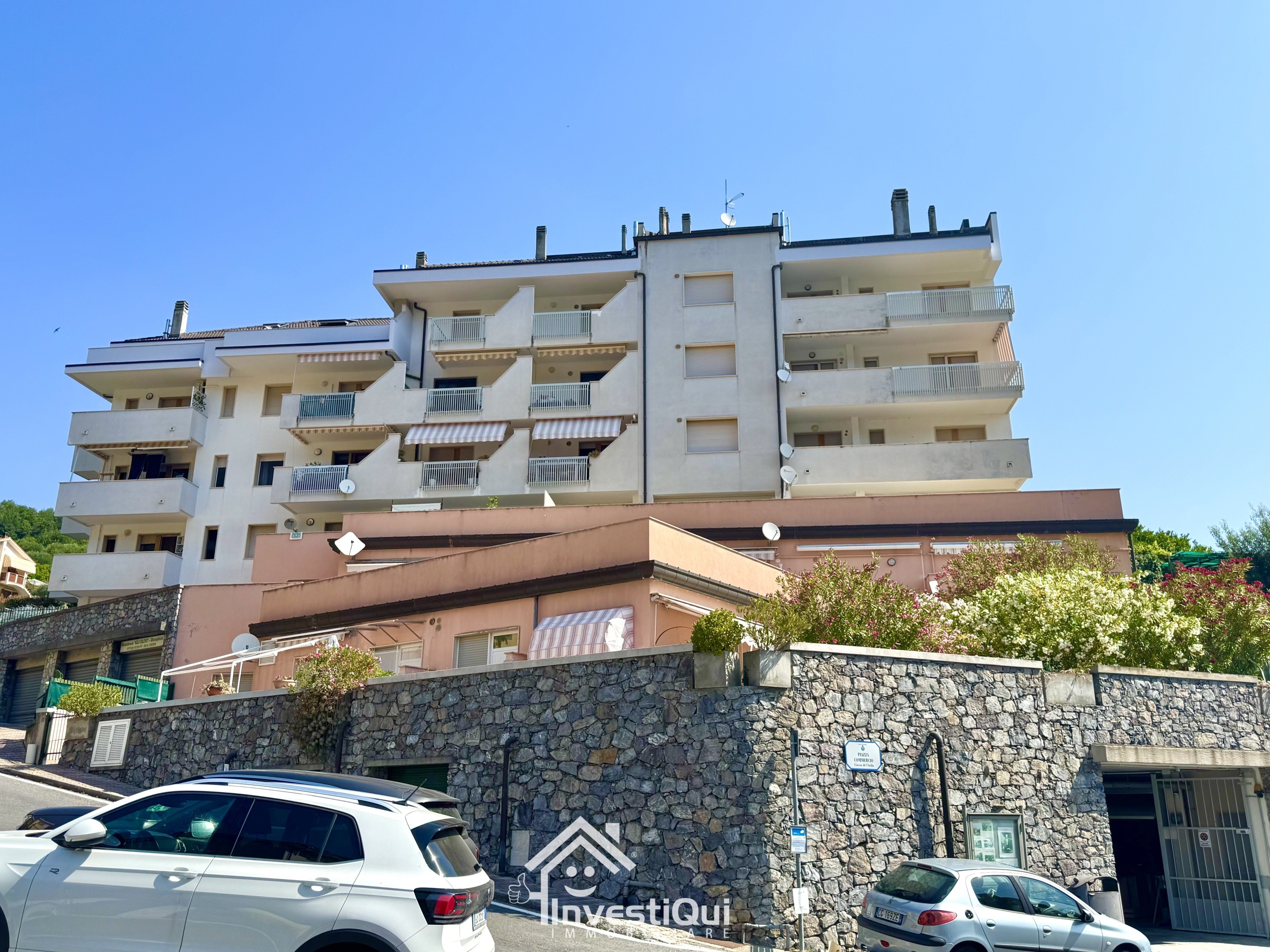 Monolocale con terrazzo in piazza commercio 1, Giustenice