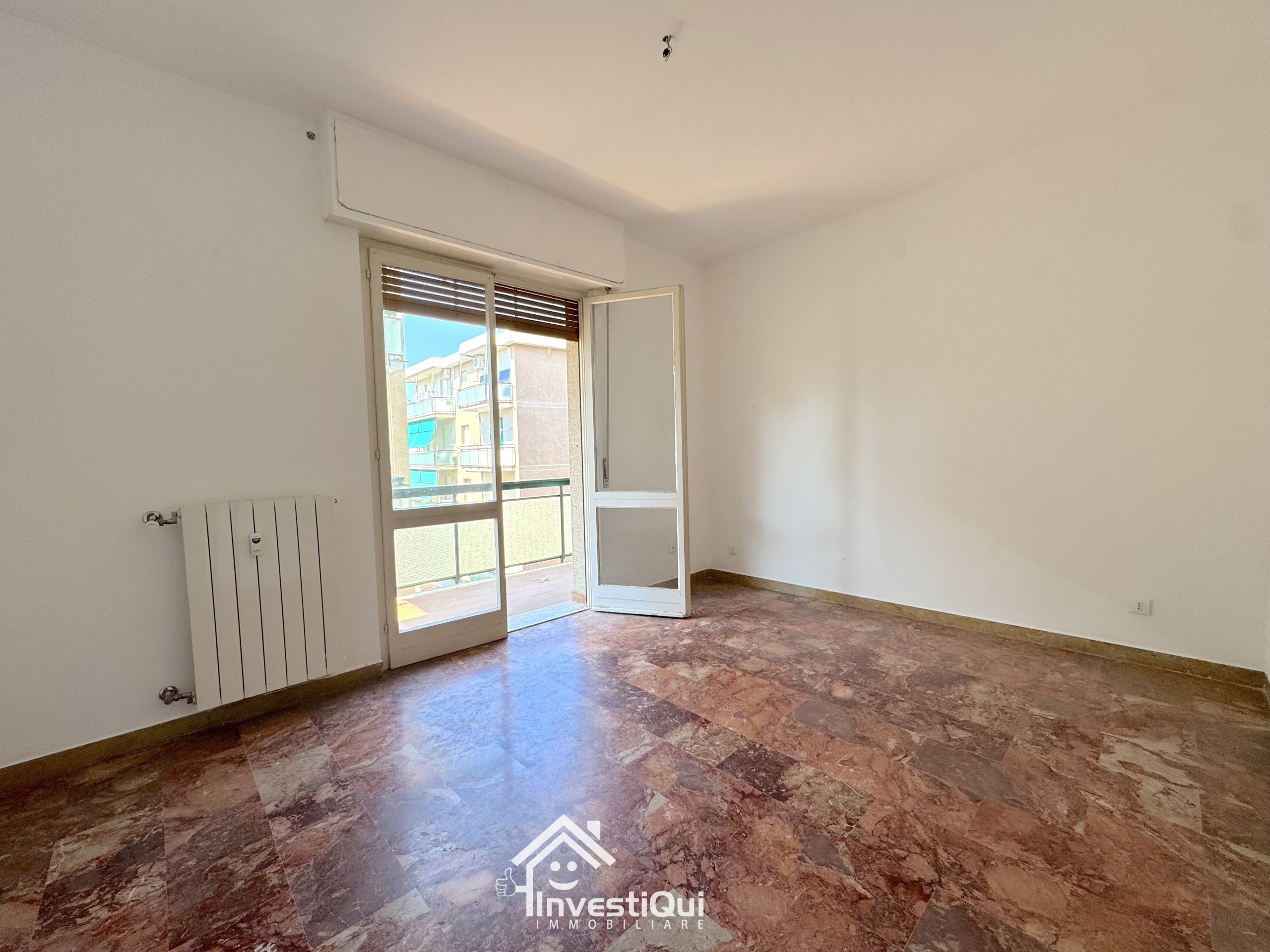 Bilocale vista mare in viale riviera 40, Pietra Ligure